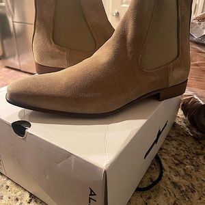 Aldo Chelsea Tan suede boots